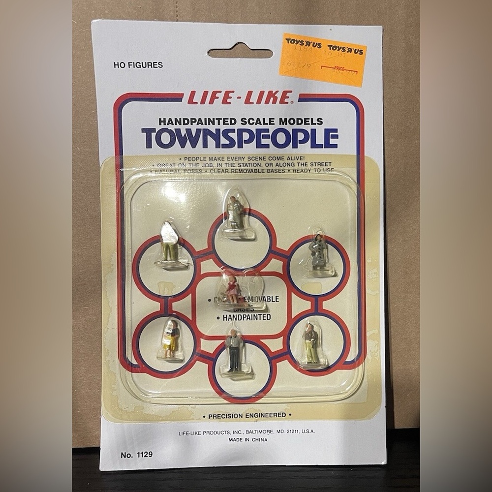 Life-Like HO Handpainted Scale Model "Townspeople" Figures No. 1129